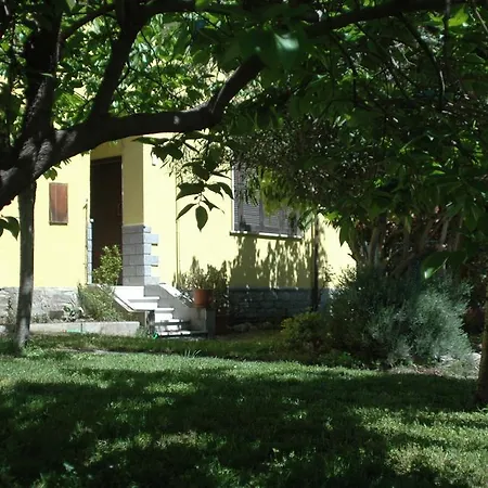 Casa Vacanza La Rocca Vakantiehuis Arona